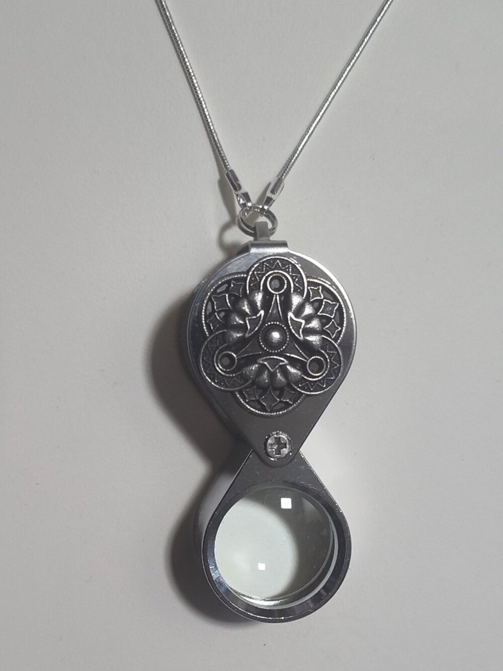 Magnifying Glass Antique Silver Swirly Art Nouveau Loupe Pendant Necklac…